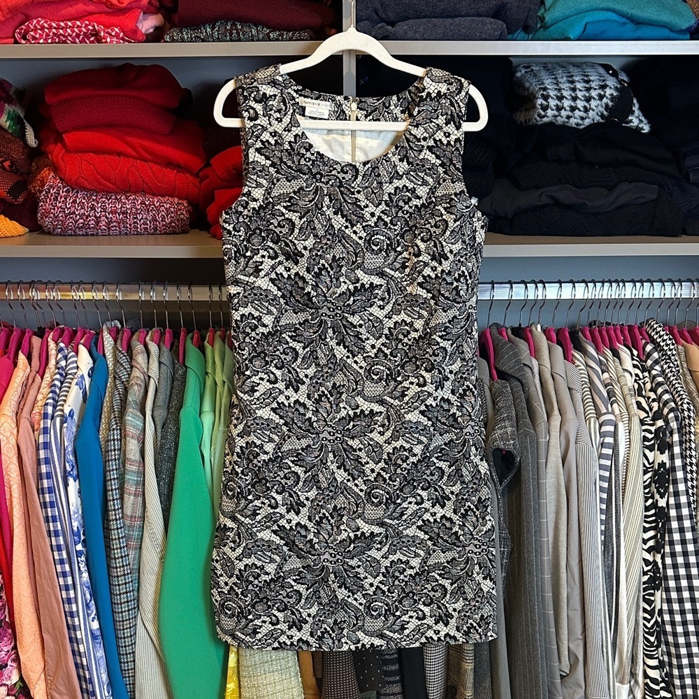 Van Heusen black/white print sleeveless back zipper closure lined dress size 4